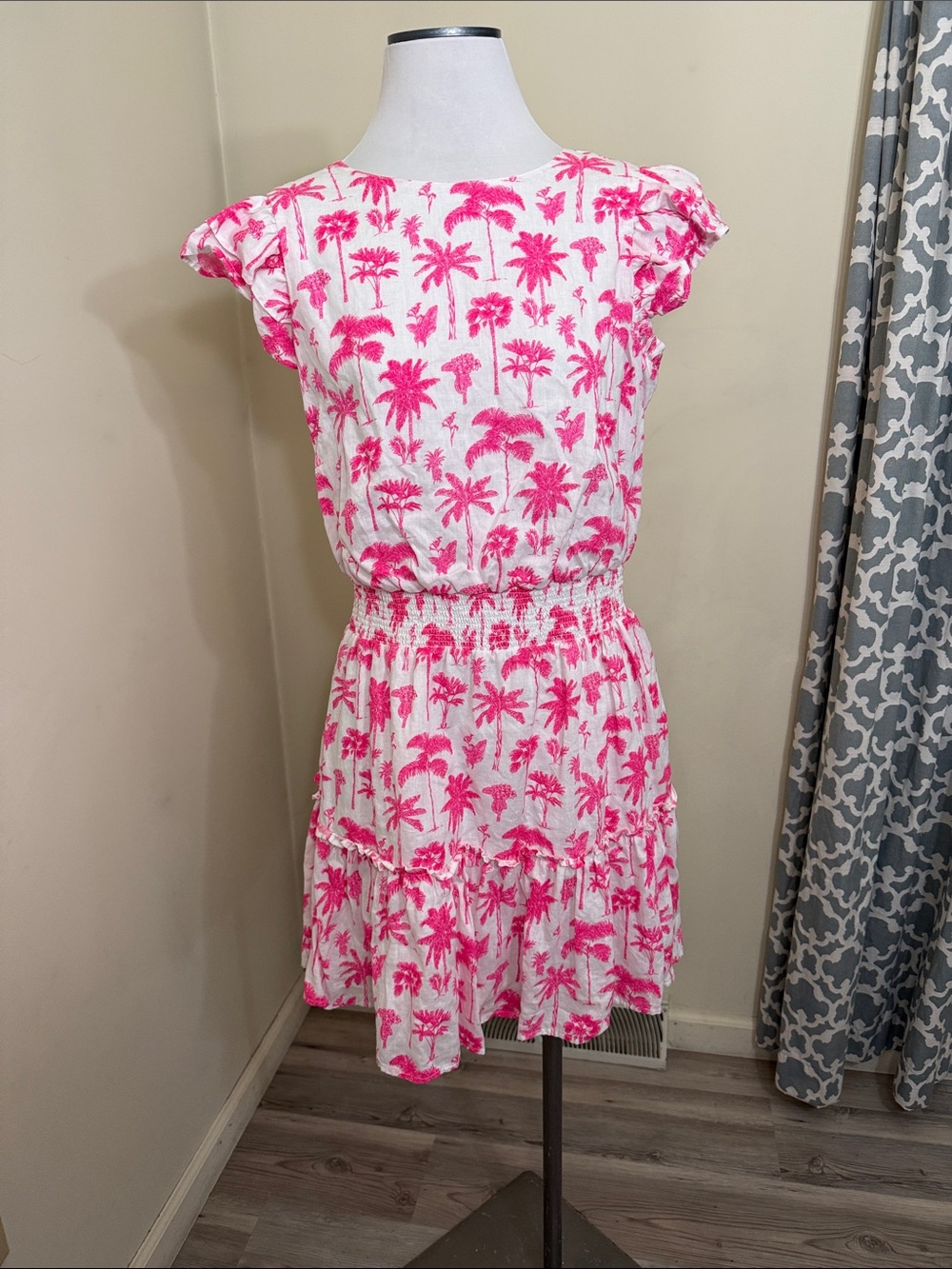 Vineyard Vines Palm Tree linen dress size medium.